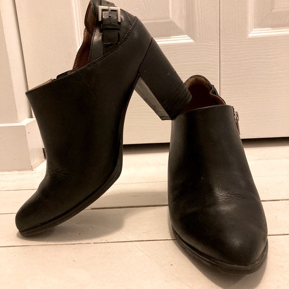 Clarks Ankle Boot - Picture 6 of 9